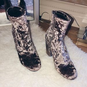 Steve Madden Gaze purple velvet booties